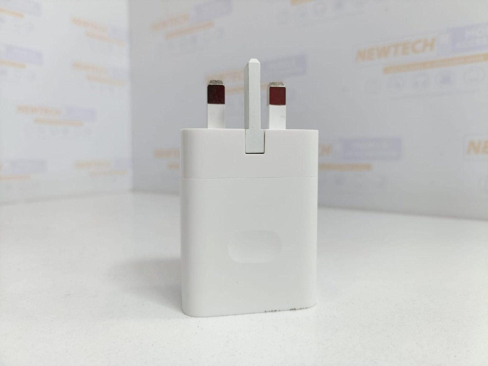 WhatsApp-Image-2024-06-26-at-17.08.52_7bc262f2-2048x1536 Oppo Supervooc 33W Power Adapter 3pin - Image 1